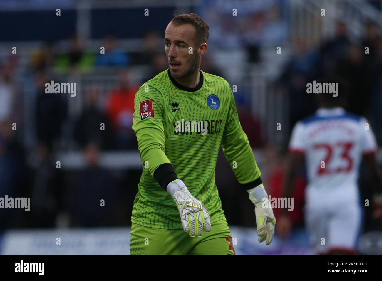 Hartlepool United Torwart Alex Cairns während der zweiten Runde des FA Cup zwischen Hartlepool United und Harrogate Town im Victoria Park, Hartlepool, am Samstag, den 26.. November 2022. (Kredit: Michael Driver | MI News) Kredit: MI News & Sport /Alamy Live News Stockfoto