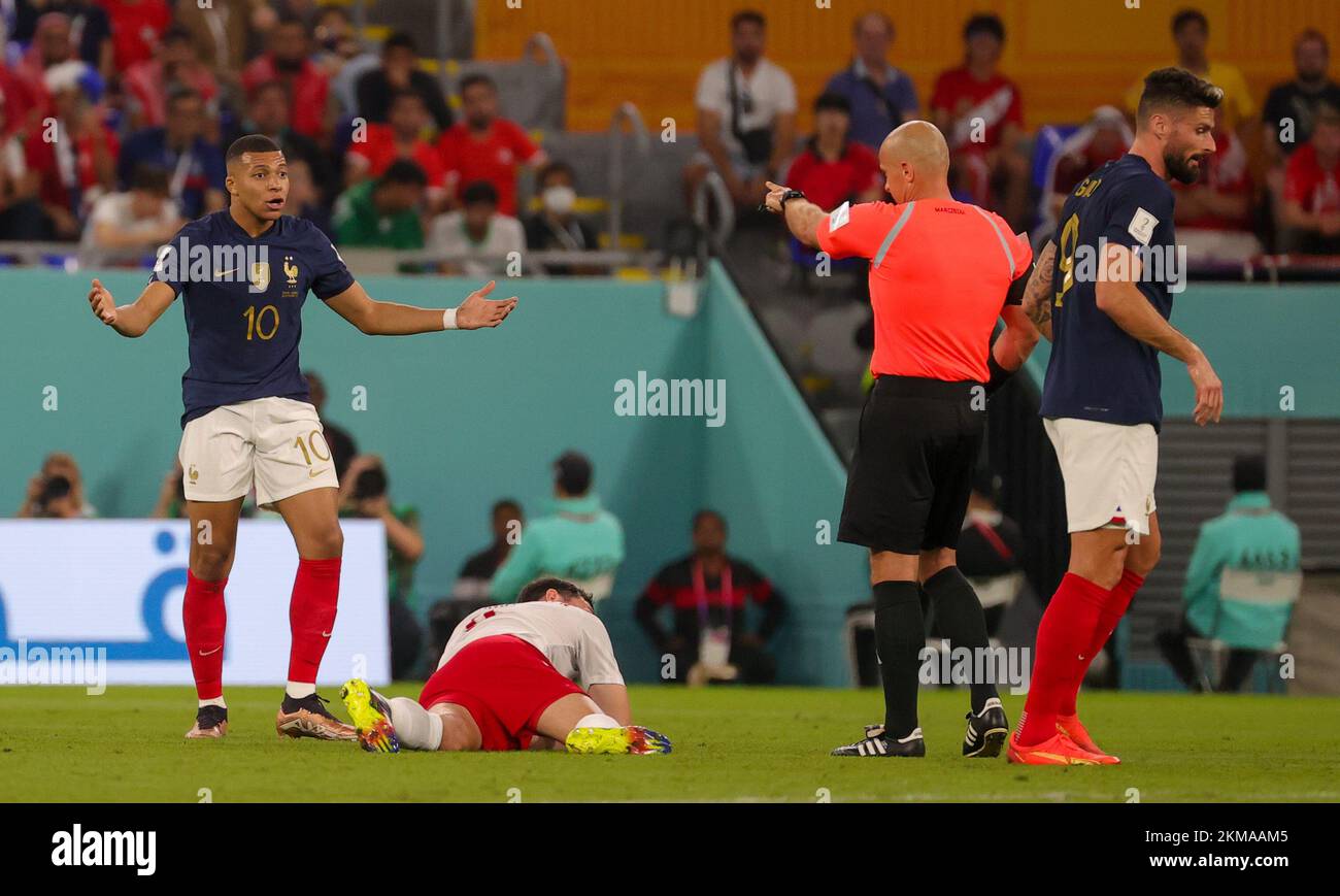 Der französische Kylian Mbappe sieht während eines Fußballspiels zwischen Frankreich und Dänemark in Gruppe D der FIFA-Weltmeisterschaft 2022 am Samstag, den 26. November 2022, im Stadium 974 in Doha, Bundesstaat Katar, deprimiert aus. BELGA PHOTO VIRGINIE LEFOUR Stockfoto