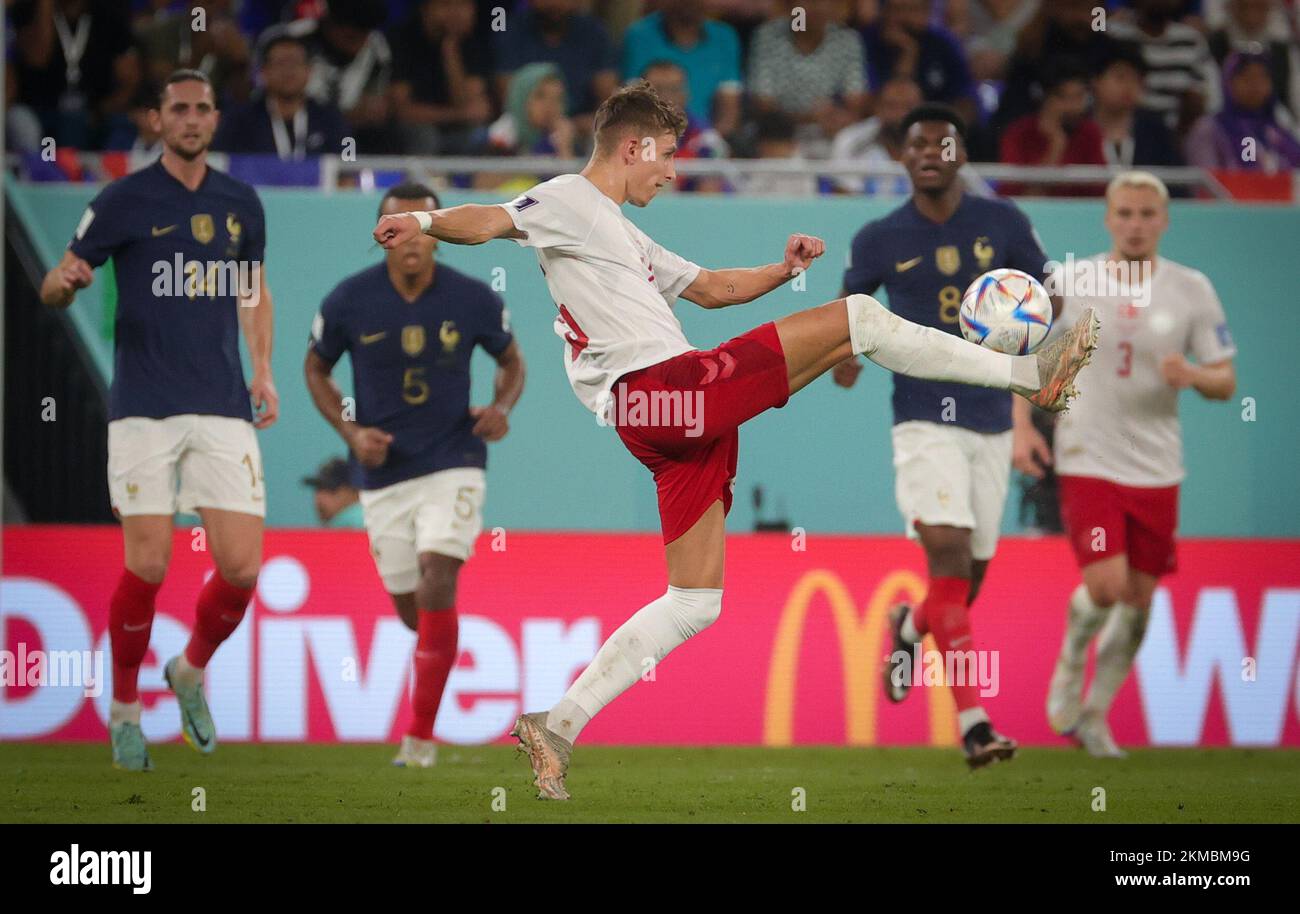 Der dänische Jesper Lindstrom wurde bei einem Fußballspiel zwischen Frankreich und Dänemark in Gruppe D der FIFA-Weltmeisterschaft 2022 im Stadion 974 in Doha, Bundesstaat Katar, am Samstag, den 26. November 2022 aufgenommen. BELGA PHOTO VIRGINIE LEFOUR Stockfoto