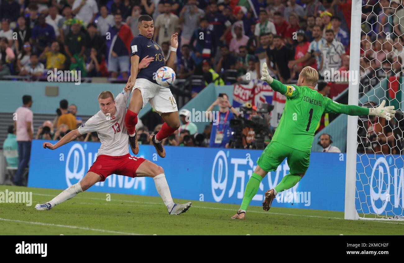 Der französische Kylian Mbappe erzielt das 2-1. Tor während eines Fußballspiels zwischen Frankreich und Dänemark in Gruppe D der FIFA-Weltmeisterschaft 2022 im Stadium 974 in Doha, Bundesstaat Katar am Samstag, den 26. November 2022. BELGA PHOTO VIRGINIE LEFOUR Stockfoto