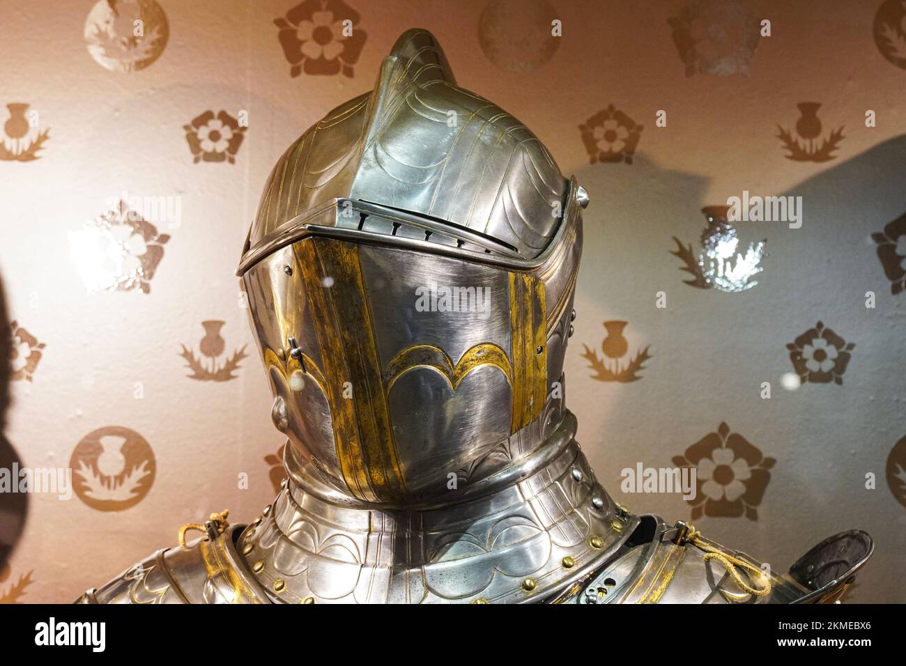 Royal Armour Kollektion im Waffenlager im Tower of London, London, England, Großbritannien Stockfoto