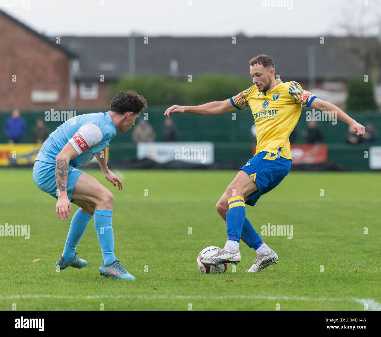 Warrington, Großbritannien. 26.. November 2022. 26. November 2022, Warrington, England, Vereinigtes Königreich: Warrington, England, 26 2022. November. Eddie Clarke, Warrington Town und South Shields im Cantilever Park in Warrington, England. (Kreditbild: ©Cody Froggatt) Kredit: Cody Froggatt/Alamy Live News Stockfoto