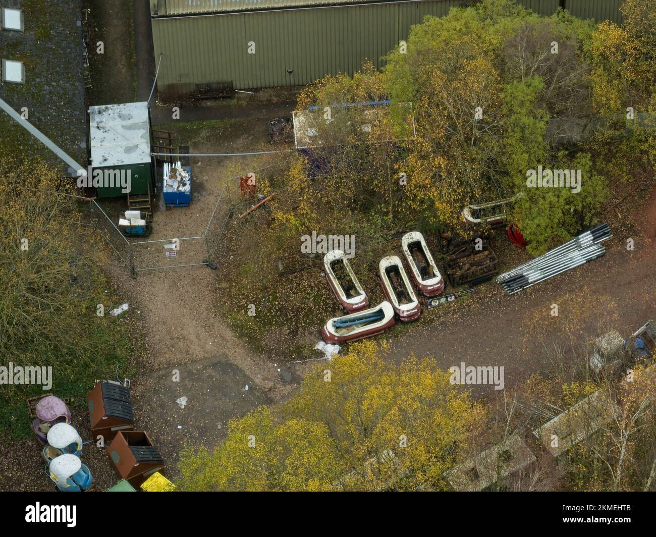 Luftdrohnenbilder der Alton Towers einschließlich Winterschließer, Weihnachtsmarkt, Lightopia und Air Galatica Achterbahn Stockfoto