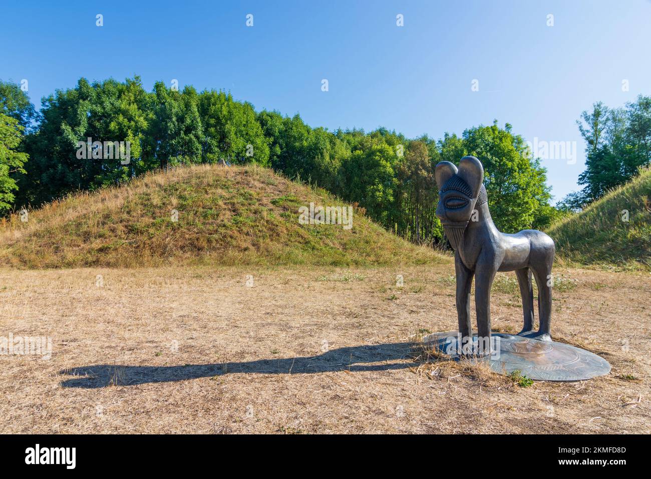 Reinheim: Europäischer Archäologischer Park von Bliesbruck-Reinheim, keltisches Pferd aus Reinheim (stark vergrößertes Modell), Grabhügel der keltischen Prinzessin i Stockfoto