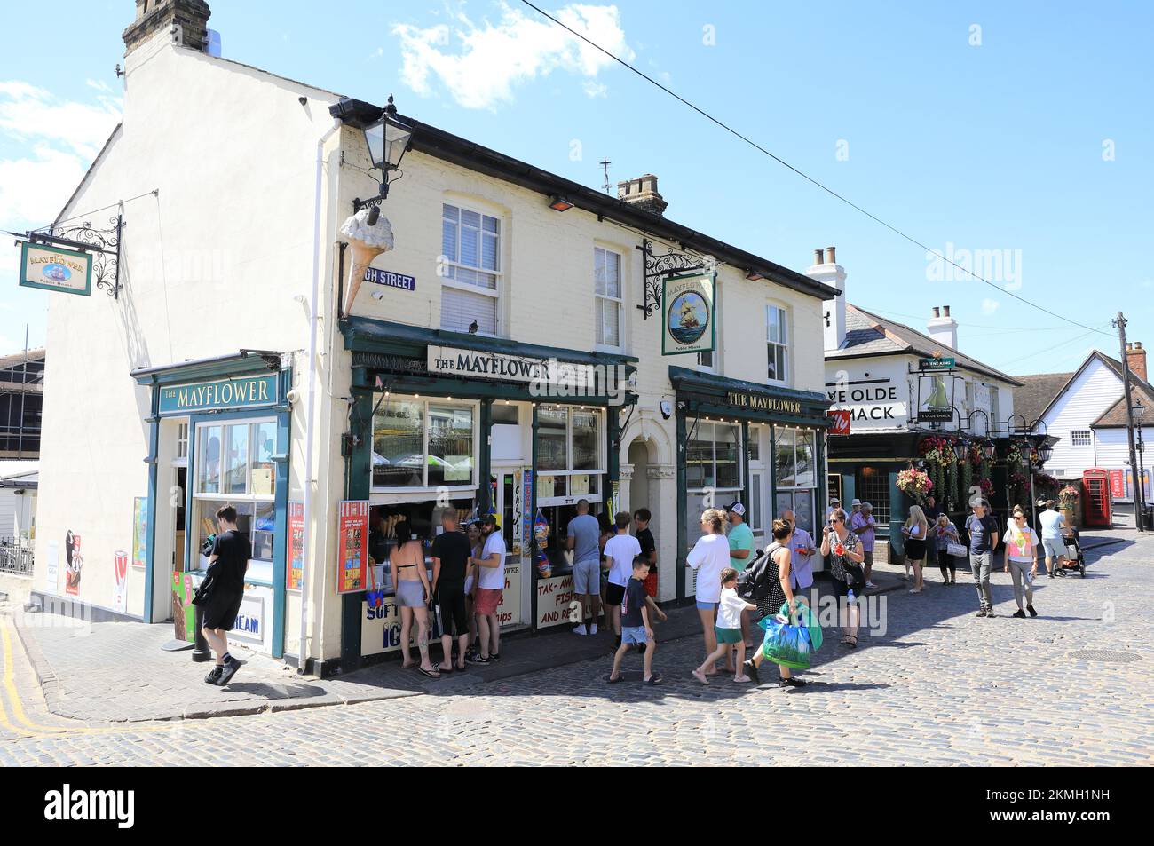 Die Kopfsteinpflasterstraße in der charmanten Küstenstadt Leigh-on-Sea, angrenzend Southend-on-Sea, in Essex, Großbritannien Stockfoto