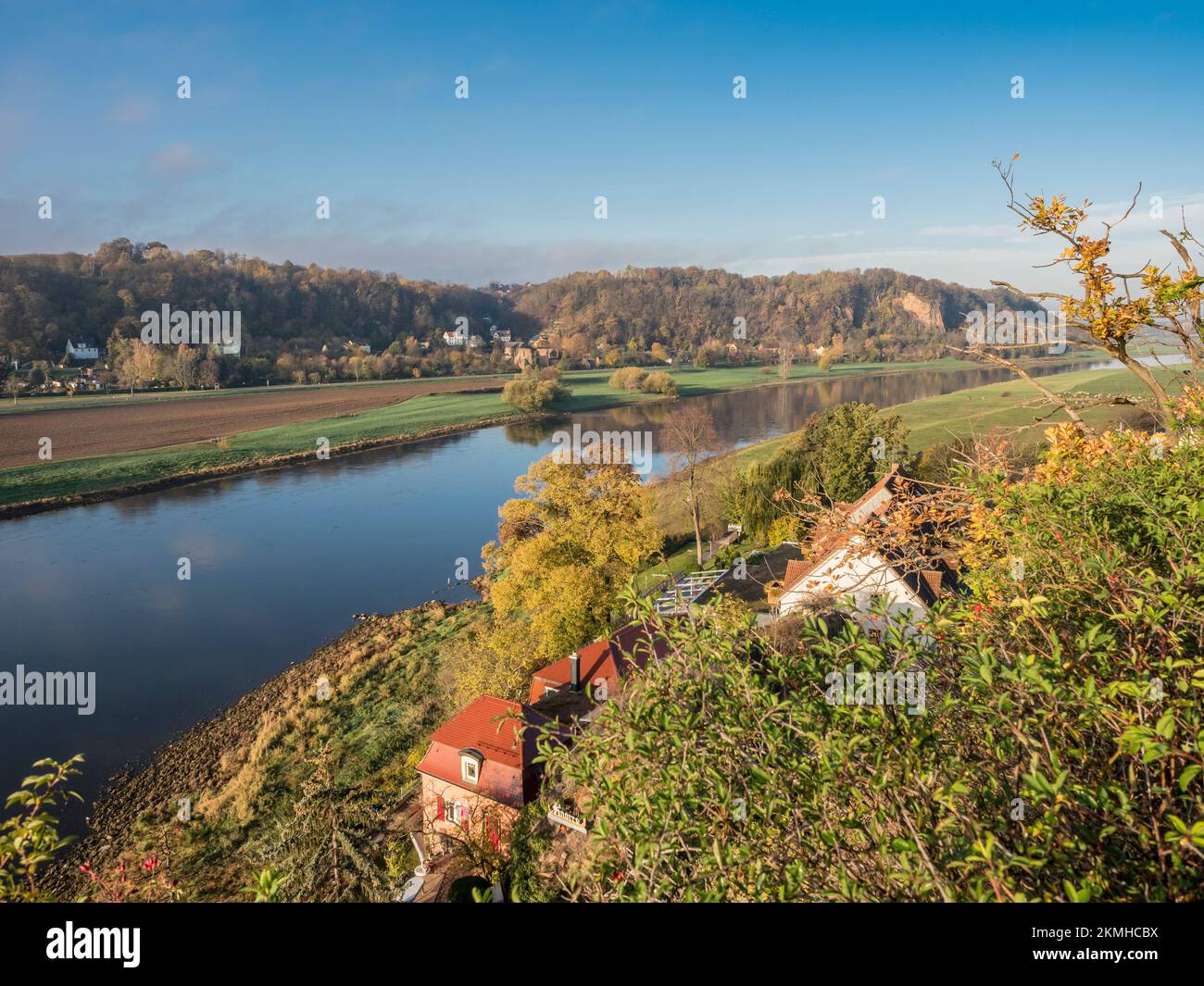 Blick auf die Elbe, Hotel Knorre nahe Meissen, Herbst, Deutschland Stockfoto