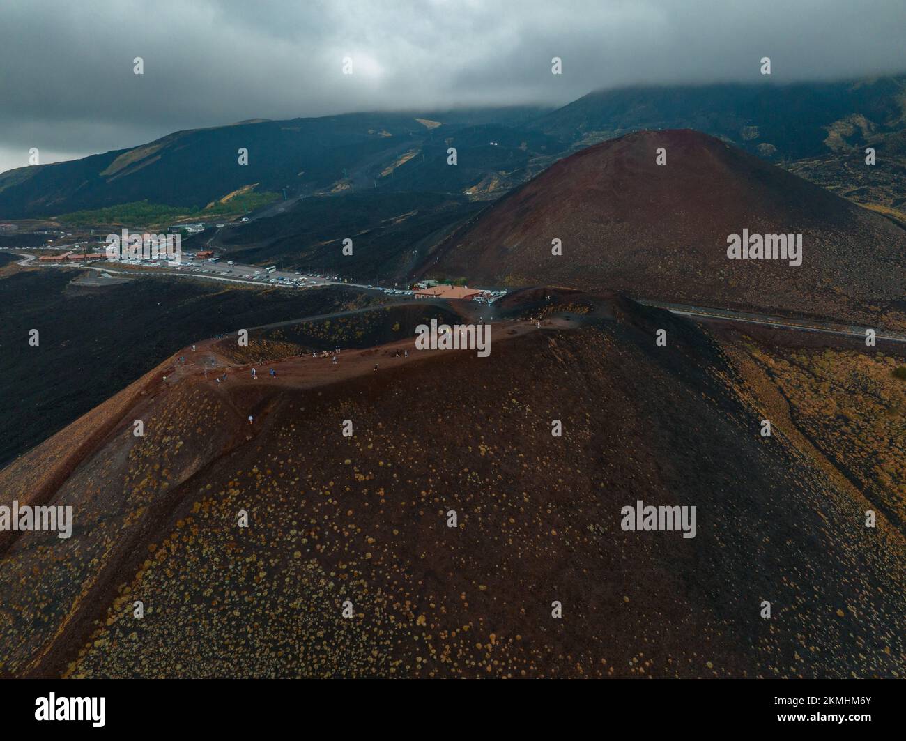 Panoramablick aus der Vogelperspektive auf den aktiven Vulkan Ätna Stockfoto