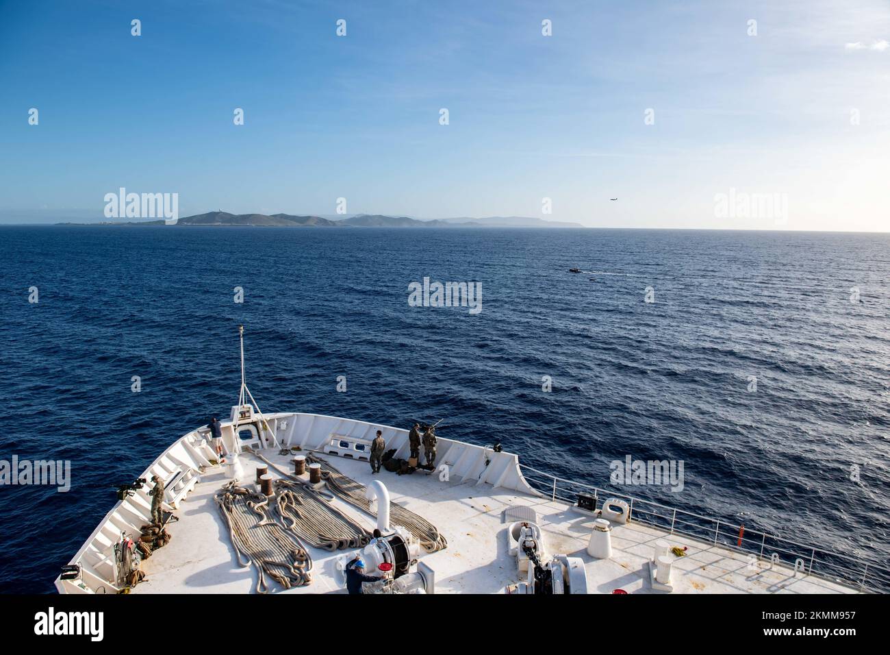 221123-N-LP924-1021 MARINESTÜTZPUNKT GUANTANAMO BAY, Kuba (23. November 2022) das Krankenschiff USNS Comfort (T-AH 20) kommt am 23. November 2022 in Guantanamo Bay, Kuba an. Comfort wird in der US 4.-Flotte eingesetzt, um die anhaltende Promise 2022, eine humanitäre Hilfe und Kulanz Mission, die direkte medizinische Versorgung, expeditionäre tierärztliche Versorgung und Fachexpertenaustausch mit fünf Partnerländern in der Karibik, Mittel- und Südamerika. (USA Marinebild von Mass Communication Specialist 3. Class Sophia Simons) Stockfoto