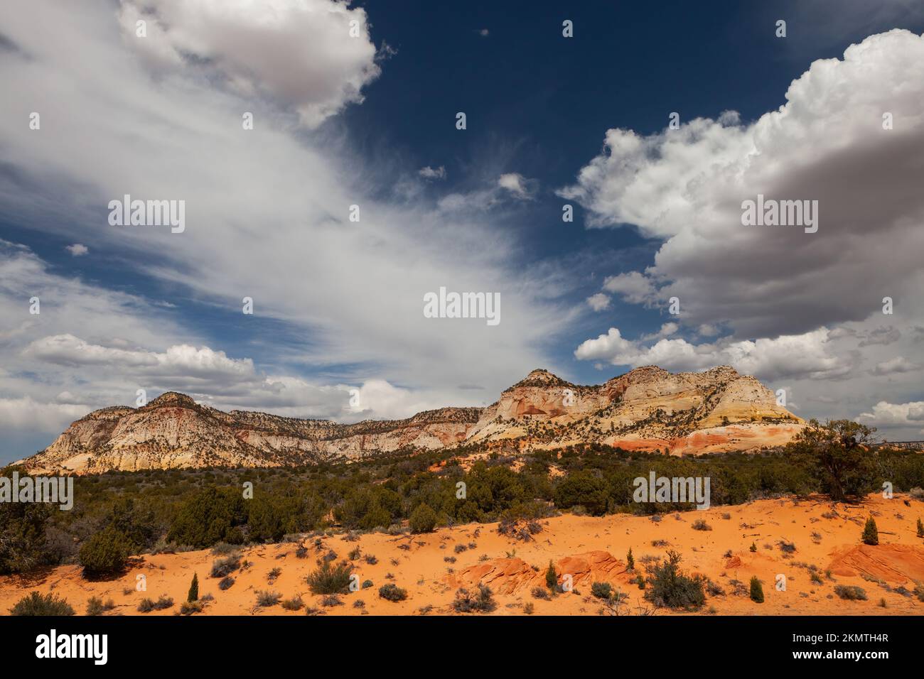 Dianas Thron mit dramatischen Wolken, Mt. Carmel Junction, Kane County, Utah Stockfoto