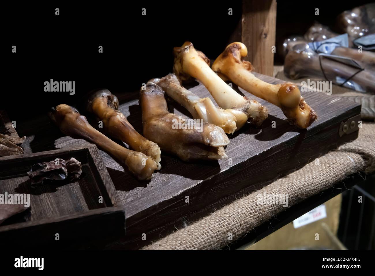 Hundefutter und Knochenstall, Hongkong, China. Stockfoto