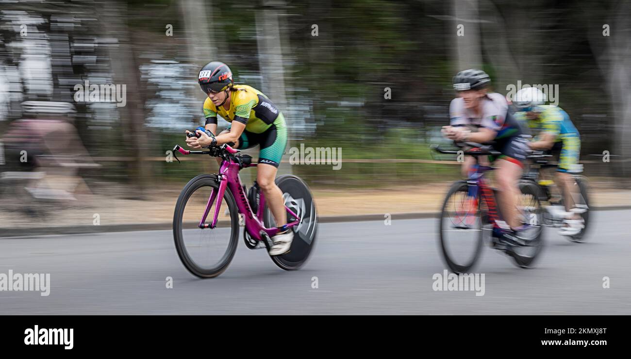 Radfahrer, die in Hervey Bay 100 Triathlon, Hervey Bay Queensland Australien antreten Stockfoto