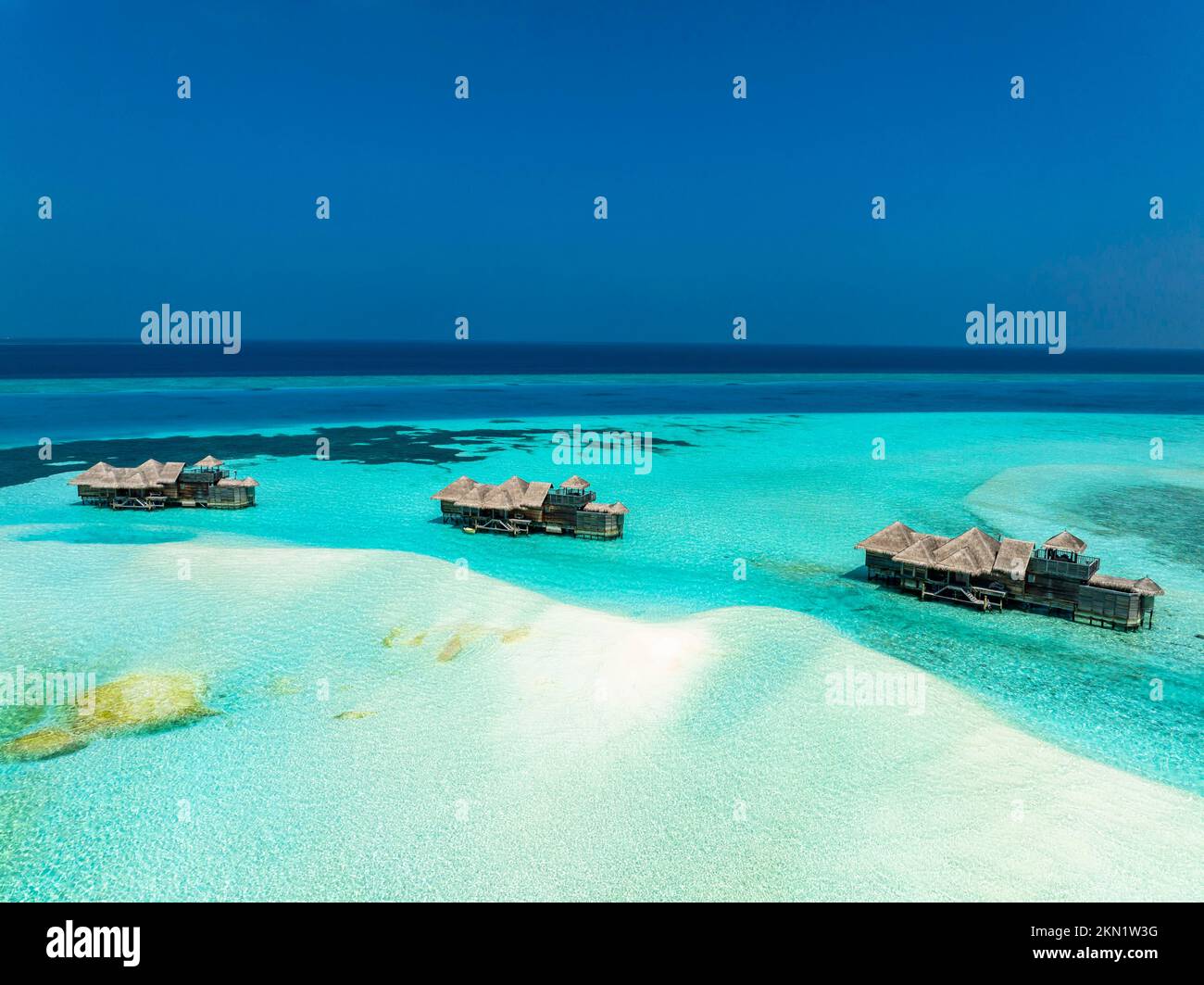 Luftaufnahme, Gili Lankanfushi mit Wasser-Bungalows, Indischer Ozean, Lankanfushi, Nord-Malé-Atoll, Malediven, Asien Stockfoto