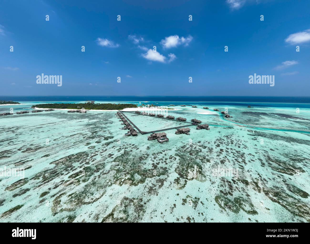 Luftaufnahme, Gili Lankanfushi mit Wasser-Bungalows, Indischer Ozean, Lankanfushi, Nord-Malé-Atoll, Malediven, Asien Stockfoto