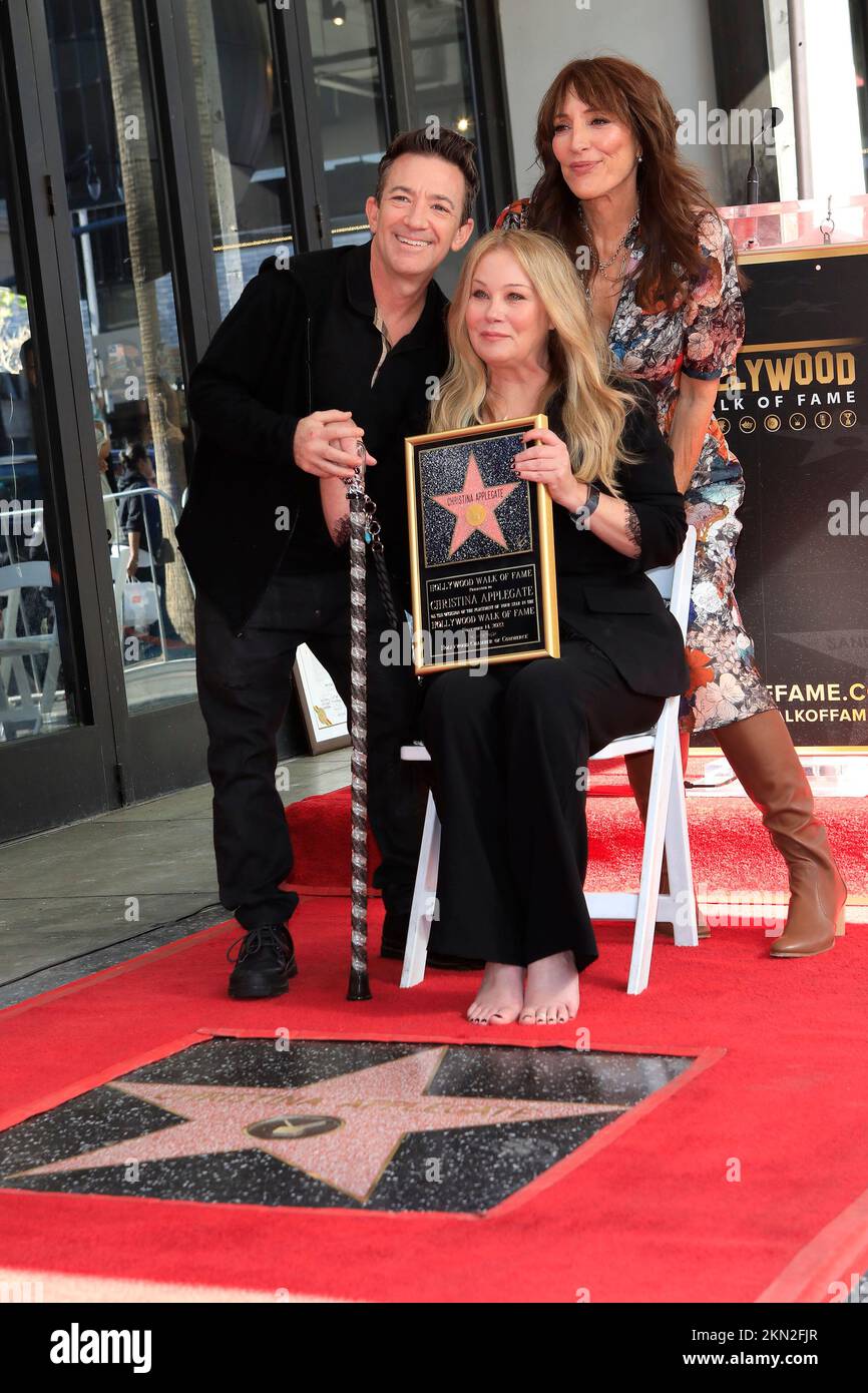 LOS ANGELES - NOV. 4: David Faustino, Christina Applegate, Katey Sagal bei der Christina Applegate Star Zeremonie auf dem Hollywood Walk of Fame am 4. November 2022 in Los Angeles, Kalifornien Stockfoto