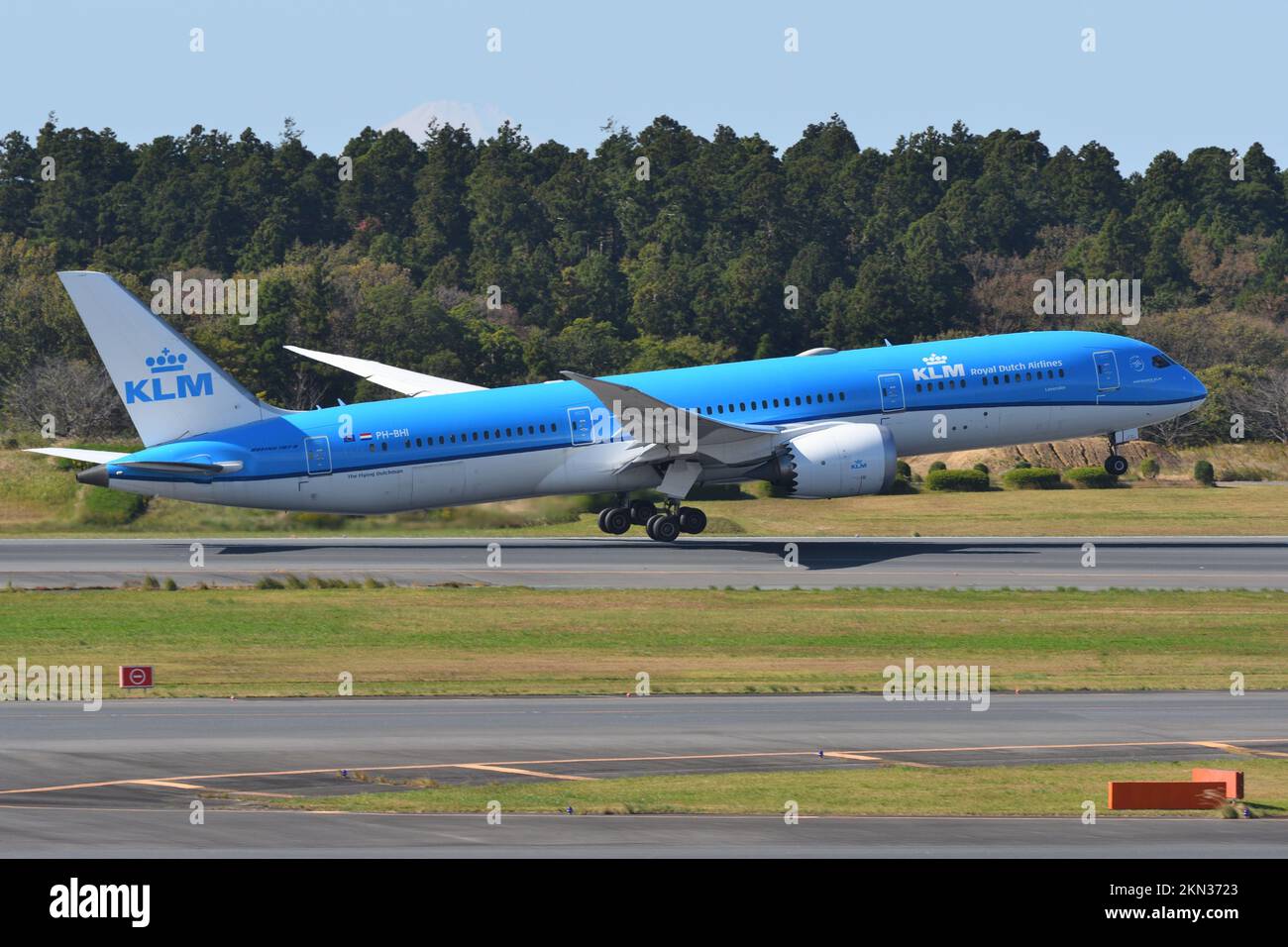 Präfektur Chiba, Japan - 29. Oktober 2021: Passagierflugzeug KLM Royal Dutch Airlines Boeing B787-9 Dreamliner (PH-BHI). Stockfoto