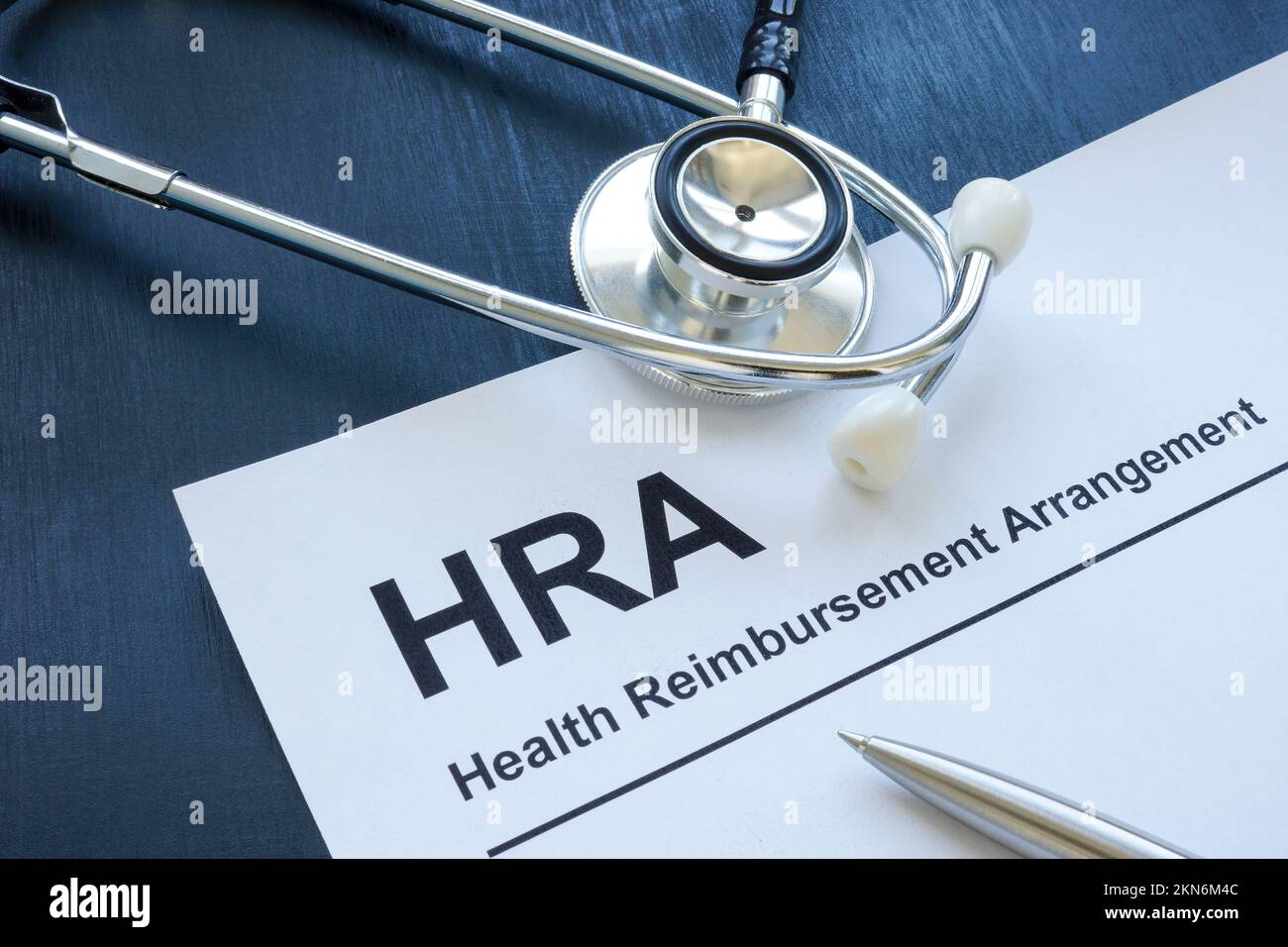 HRA-Antrag und Stethoskop auf Kostenerstattung. Stockfoto