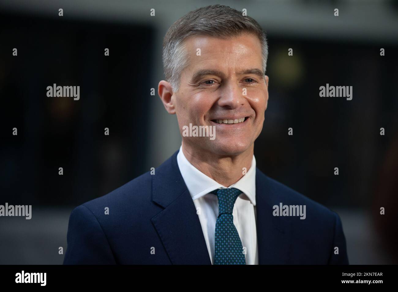 London, England, Großbritannien. 27.. November 2022. Der Verkehrsminister MARK HARPER wird vor der BBC gesehen, wie er am Sonntag mit Laura Kuenssberg erscheint. (Kreditbild: © Tayfun Salci/ZUMA Press Wire) Kredit: ZUMA Press, Inc./Alamy Live News Stockfoto