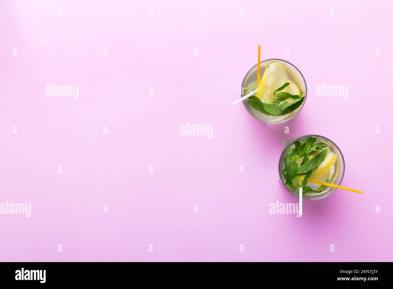 Caipirinha, Mojito-Cocktail, Wodka oder Sodagetränk mit Limette, Minze ...