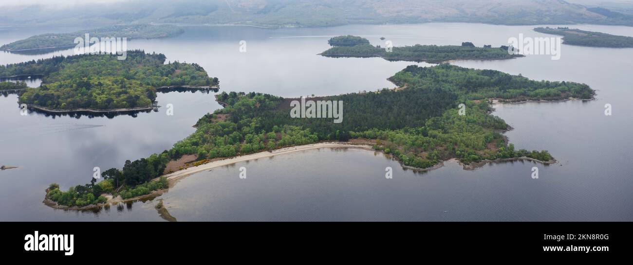 Luftaufnahme der Inseln am Loch Lomond von Balmaha Stockfoto