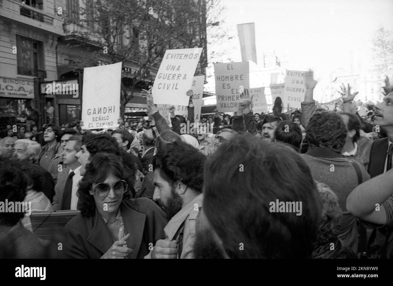 March for Life, Mütter der Plaza de Mayo (Madres de Plaza de Mayo) während einer öffentlichen Demonstration in Buenos Aires, Argentinien, am 5.. Oktober 1982 Stockfoto