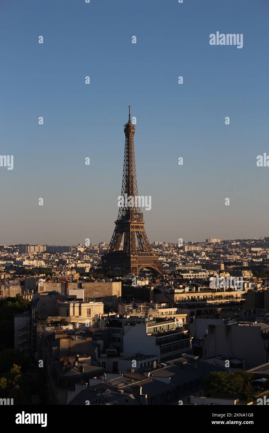 eiffelturm zur goldenen Stunde Stockfoto