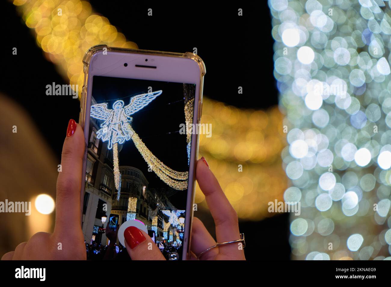 Málaga, Spanien. 26.. November 2022 Die Weihnachtslichter schalten sich ein. Stockfoto