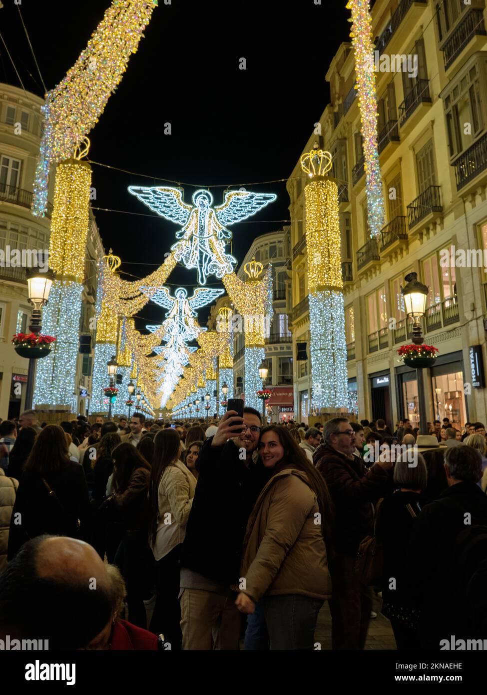 Málaga, Spanien. 26.. November 2022 Die Weihnachtslichter schalten sich ein. Stockfoto