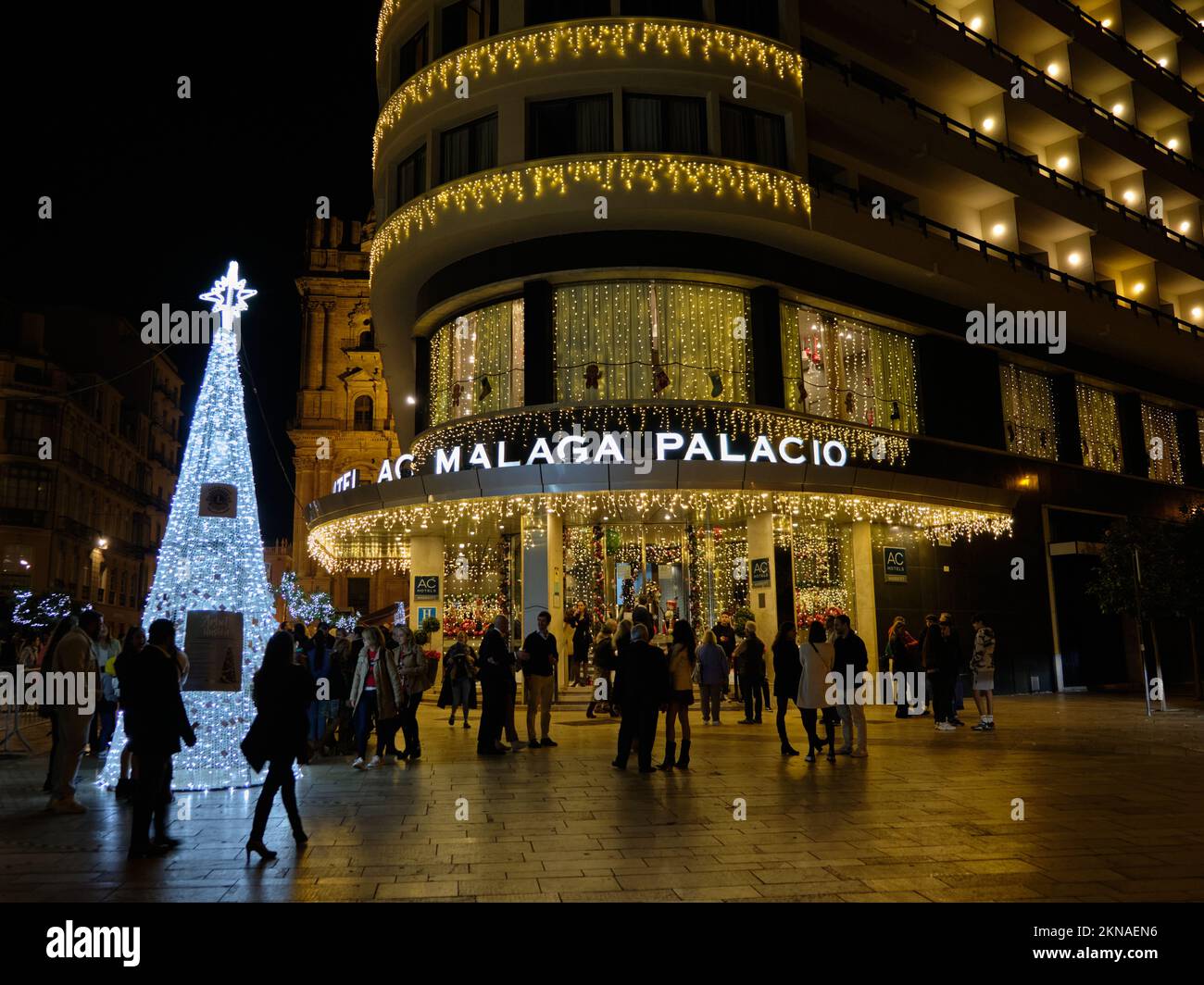 Málaga, Spanien. 26.. November 2022 Die Weihnachtslichter schalten sich ein. Stockfoto