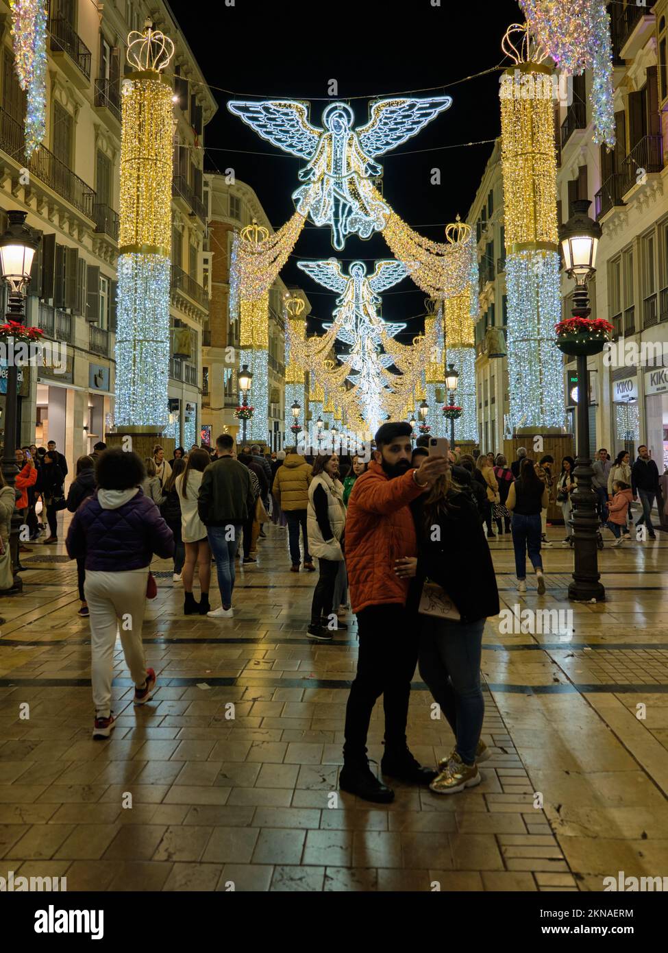 Málaga, Spanien. 26.. November 2022 Die Weihnachtslichter schalten sich ein. Stockfoto