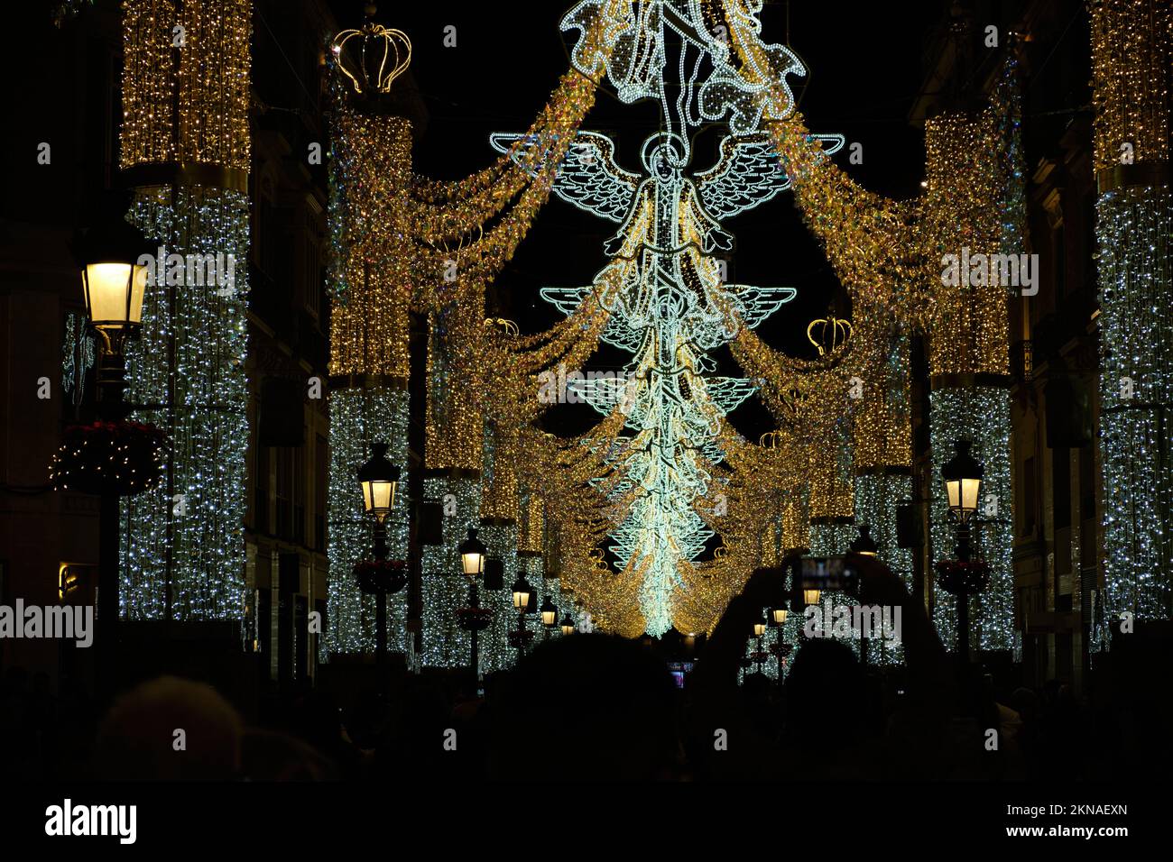 Málaga, Spanien. 26.. November 2022 Die Weihnachtslichter schalten sich ein. Stockfoto
