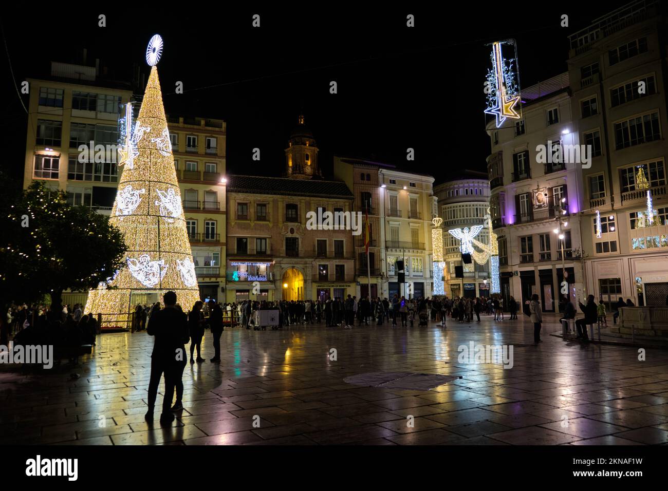 Málaga, Spanien. 26.. November 2022 Die Weihnachtslichter schalten sich ein. Stockfoto