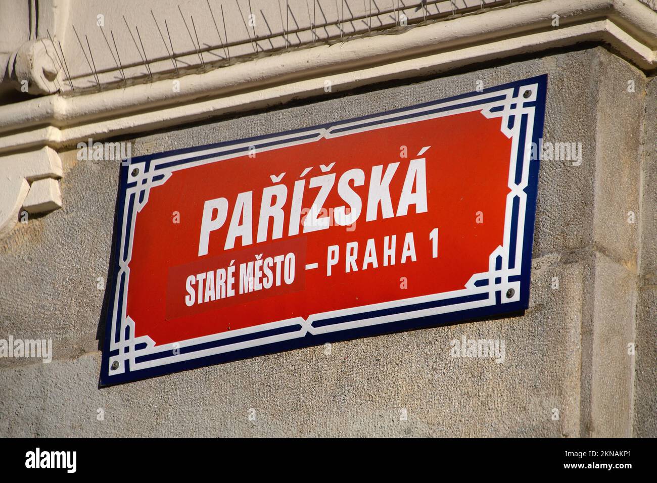 Parizska-Straße in der Nähe des Altstädter Rings in Prag am 25. November 2022. (CTK Photo/Petr Malina) Stockfoto