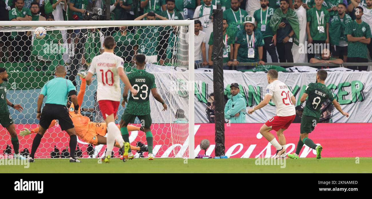 Piotr Zielinski aus Polen erzielt bei der FIFA-Weltmeisterschaft 2022 ein Tor 1-0, Gruppe C Fußballspiel zwischen Polen und Saudi-Arabien am 26. November 2022 im Education City Stadium in Doha, Katar – Foto: Sebastian El-sakqa/DPPI/LiveMedia Stockfoto
