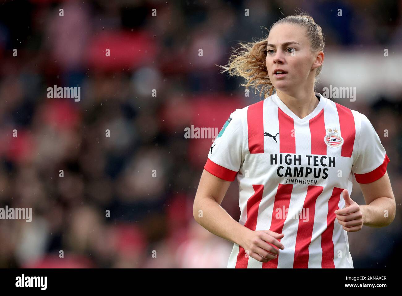 EINDHOVEN - Gwyneth Hendriks von PSV V1 während des niederländischen Eredivisie-Frauenspiels zwischen PSV-Frauen und Feyenoord-Frauen im Phillips-Stadion am 27. November 2022 in Eindhoven, Niederlande. ANP JEROEN PUTMANS Stockfoto