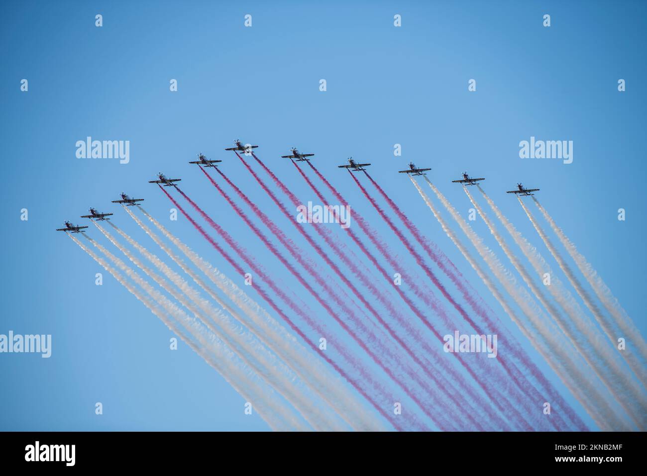 Doha, Katar-Dezember 18,2017: Die Katar Air Force Parade auf der Doha Corniche Uferpromenade zum Nationalfeiertag. Stockfoto