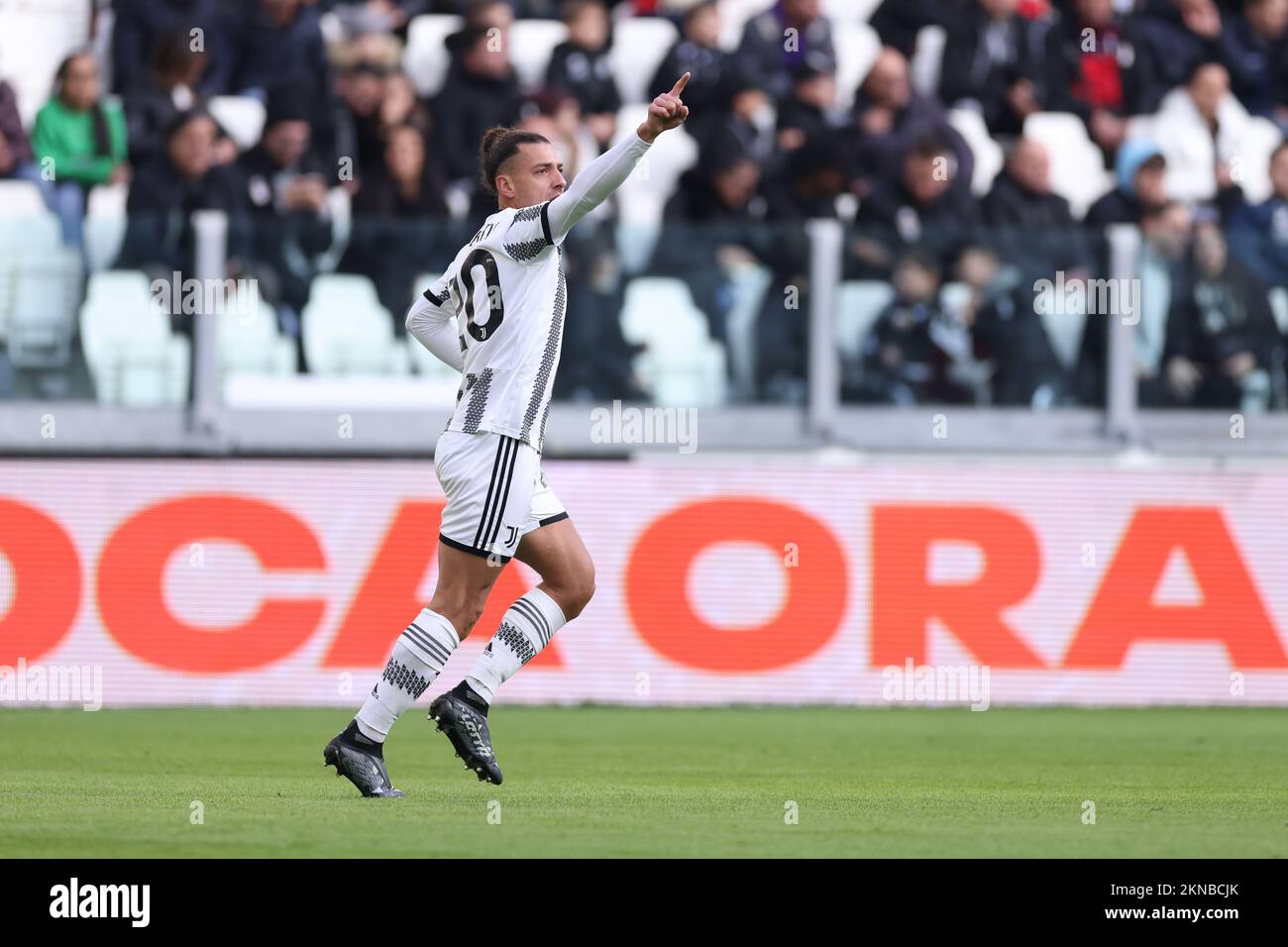 Turin, Italien, 27.. November 2022. Simone Iocolano von Juventus feiert das Spiel, nachdem sie beim Spiel der Serie C im Allianz-Stadion in Turin ein Level von 1-1 erreicht hat. Der Bildausdruck sollte lauten: Jonathan Moscrop/Sportimage Stockfoto