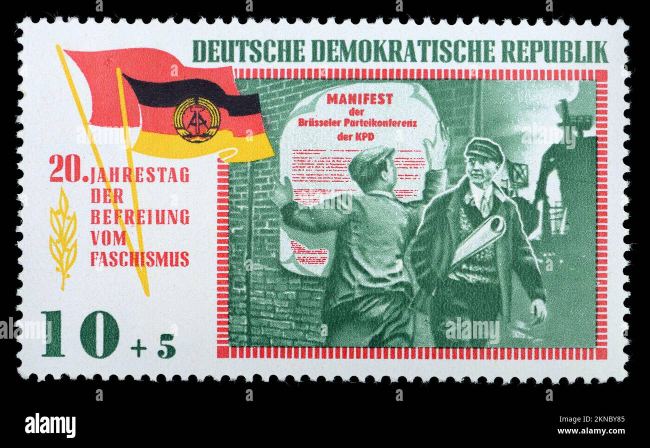 Poststempel der DDR (1965) : 20. Jahre "Freiheit vom Faschismus" nach WW2 - Posting des Manifests der KPD Stockfoto