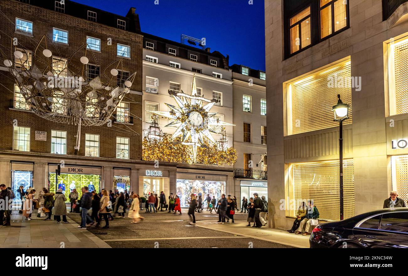 Weihnachtsdekorationen auf der Dior New Bond Street London UK Stockfoto