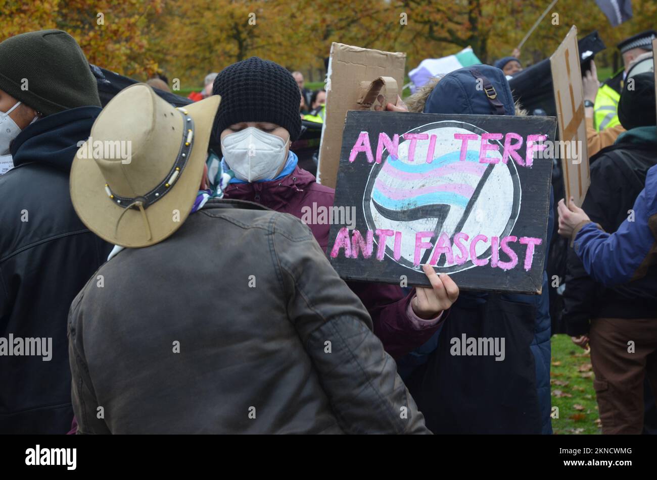 Posie Parker und The Let Woman Speak Rallye 2022, Tor abgestürzt von Transaktionsaktivisten Stockfoto