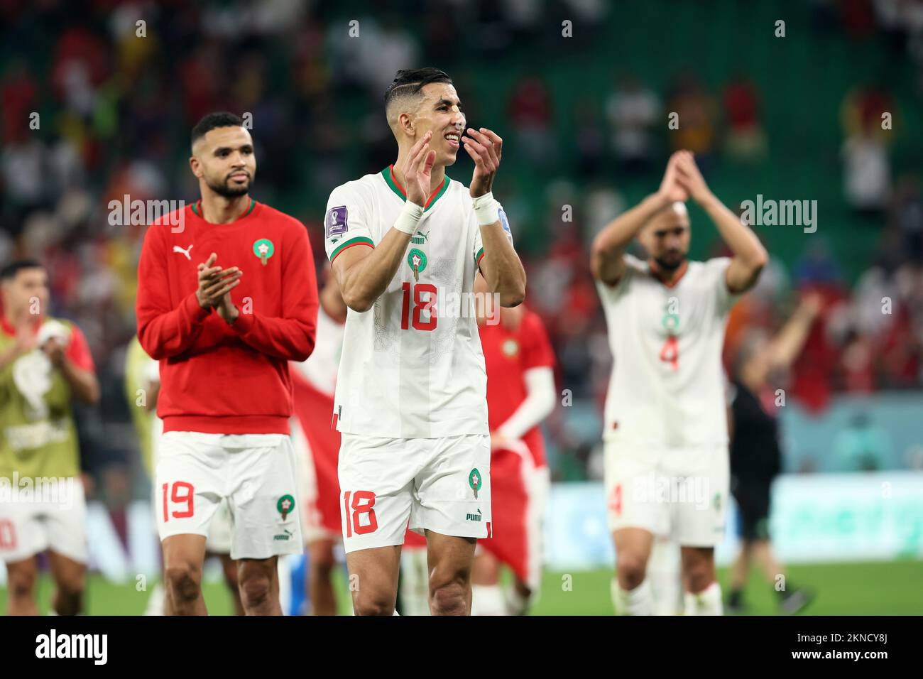 Marokkanischer Youssef en-Nesyri und marokkanischer Jawad El Yamiq feiern nach dem Sieg eines Fußballspiels zwischen der belgischen Nationalmannschaft, den Red Devils und Marokko, in Gruppe F der FIFA-Weltmeisterschaft 2022 im Al Thumama Stadium, Doha, Staat Katar, am Sonntag, den 27. November 2022. BELGA FOTO BRUNO FAHY Stockfoto