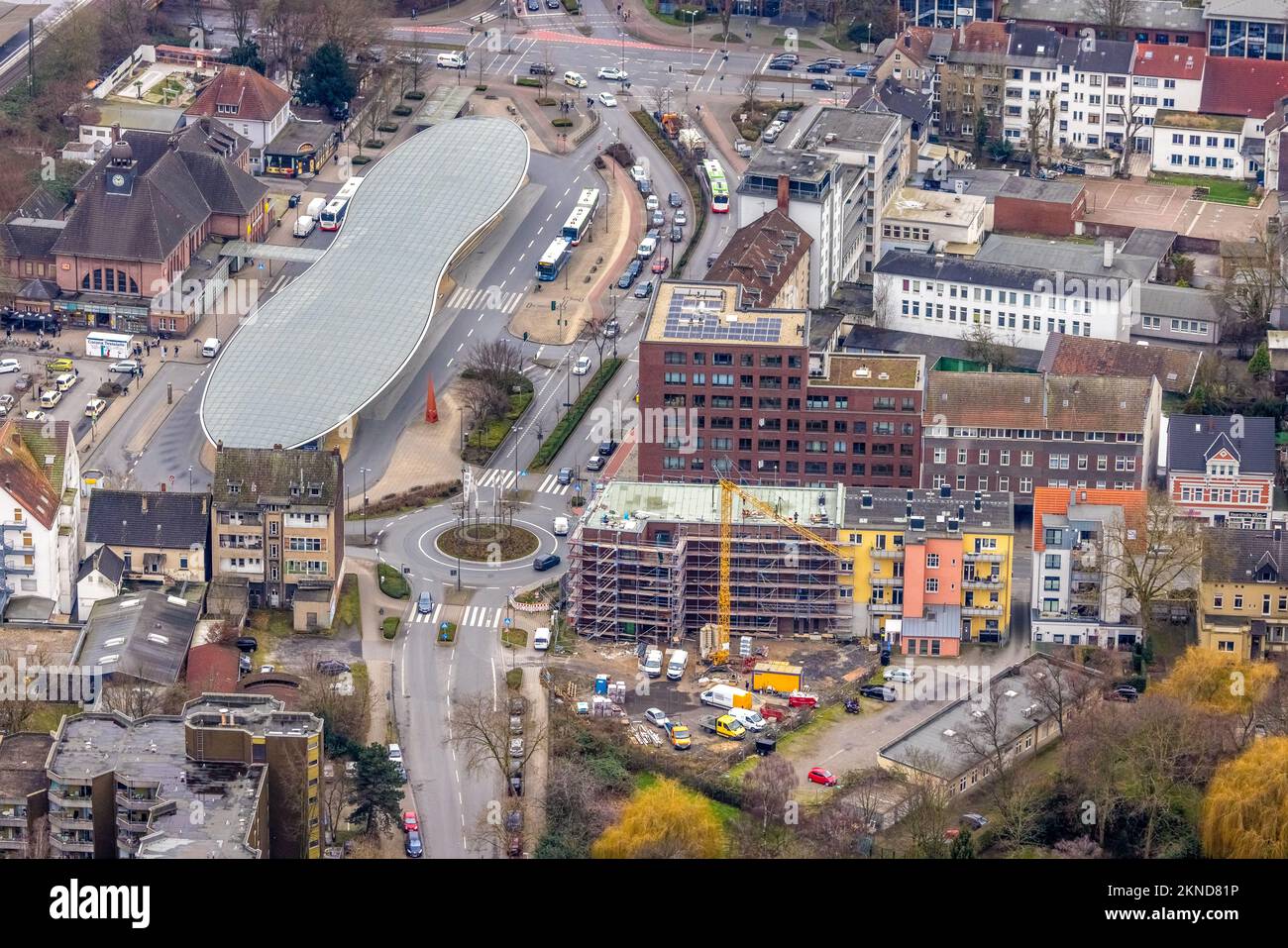 Luftaufnahme, Bahnhof Herne, Busbahnhof Konrad-Adenauer-Platz und Baustelle an der Bahnhofstraße im Stadtteil Baukau in Herne, Ruhrgebiet, Stockfoto
