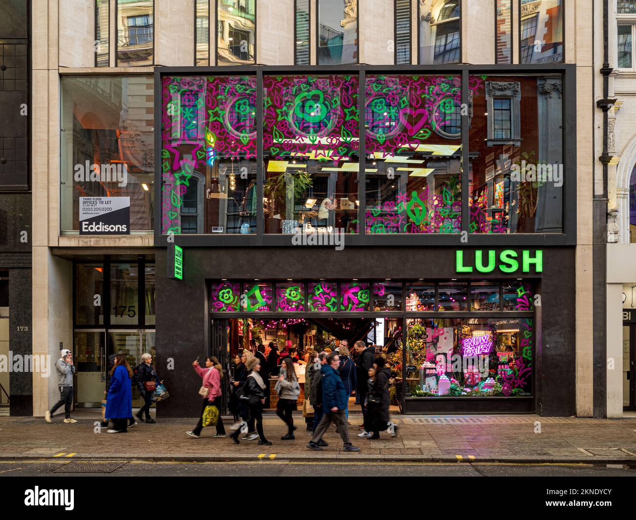 Lush Spa Oxford Street London - Flaggschiff-Laden in der Oxford Street im Zentrum von London mit Einzelhandelsbereich und Spa. Das Lush wurde 1995 gegründet. Stockfoto