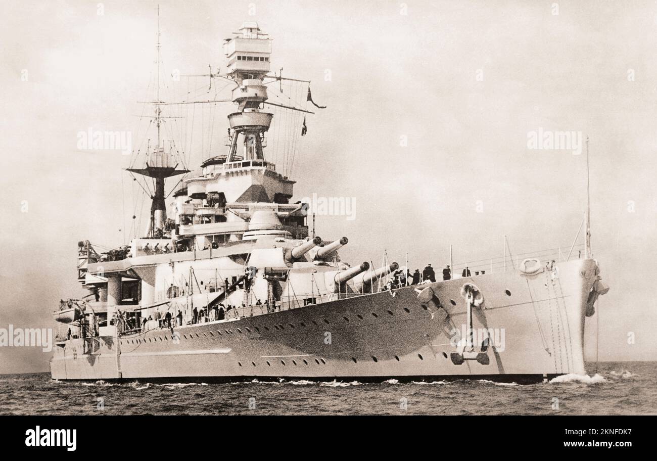 Britischer Kampfverbrecher, H.M.S. Repulse, sie wurde am 10. Dezember 1941 von japanischen Bombern versenkt. Von British Warships of the Royal Navy, veröffentlicht 1940. Stockfoto