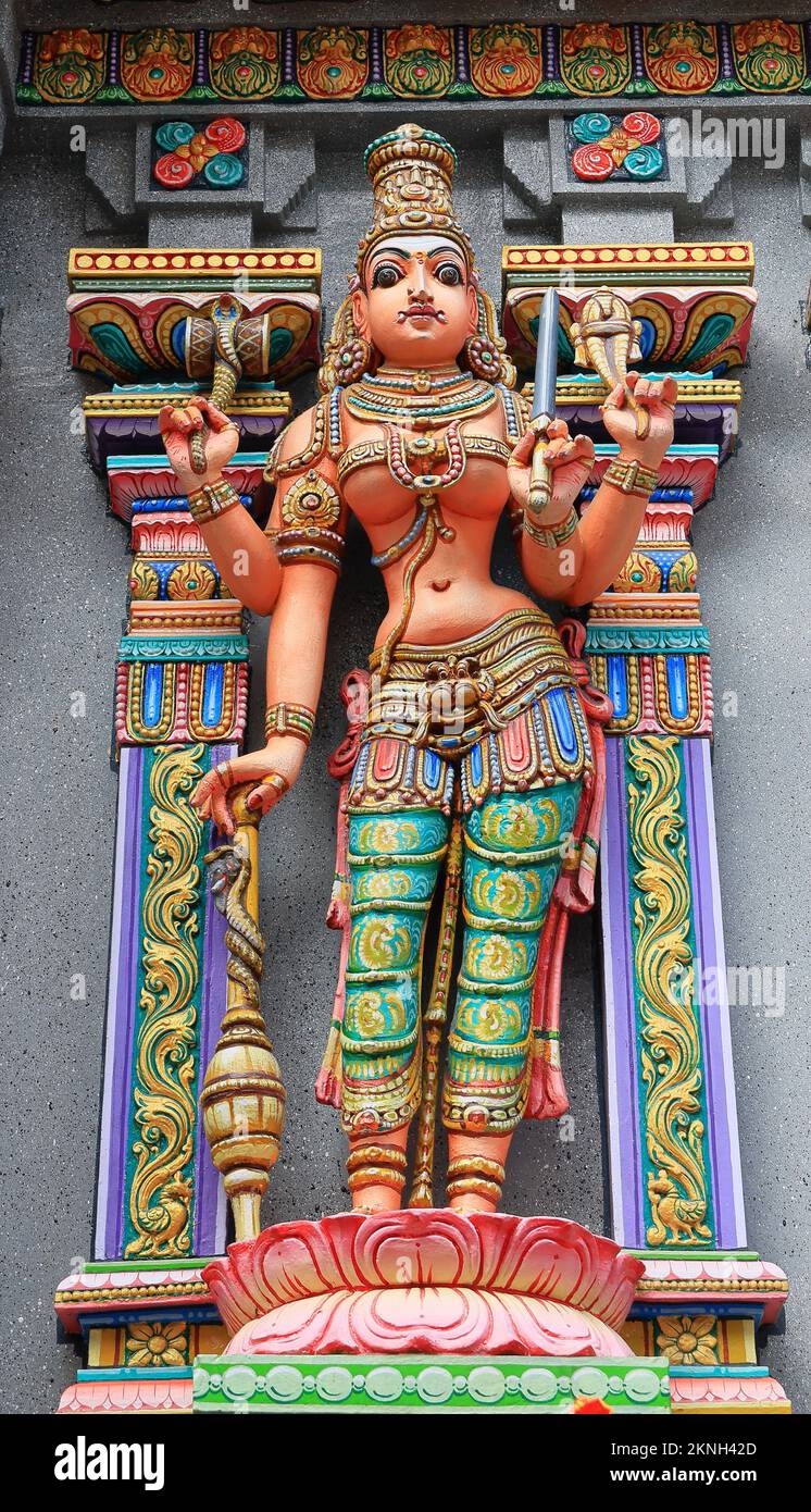 Die Skulptur und Statuen von Kali, Lakshmi - Hindugöttin, Göttin Lakshmi ( Uma Devi ) Skulpturen Statuen am Hindu-Tempel bangkok. Stockfoto