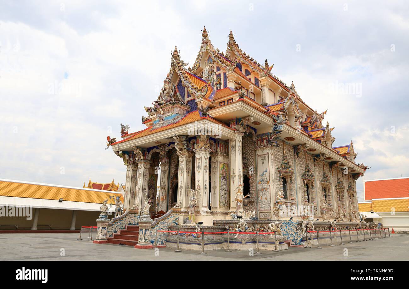 Die Kirche im Wat Pariwat Ratchasongkram, die buddhistische Kirche für zeitgenössische Kunst in bangkok. Stockfoto