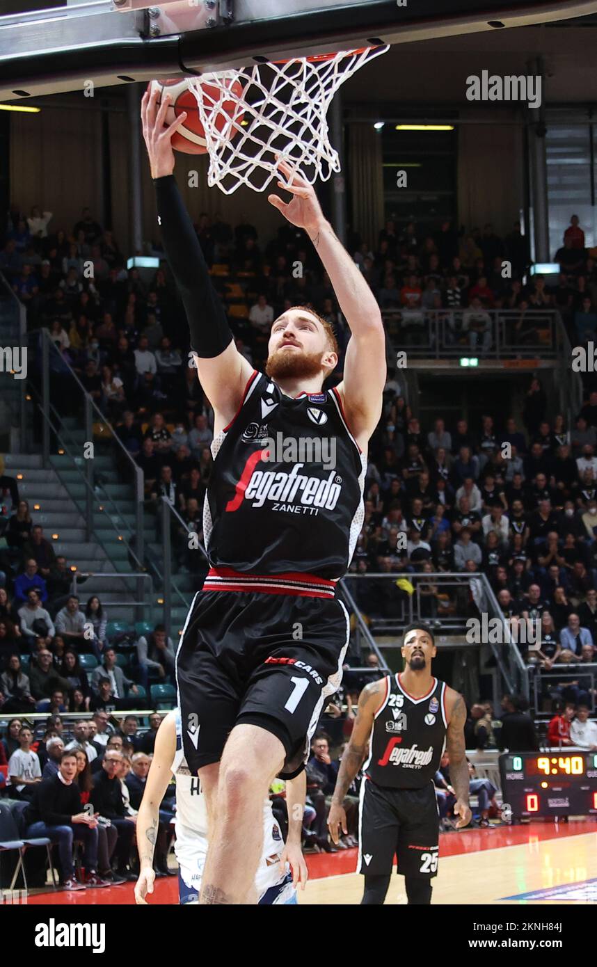 Bologna, Italien. 27.. November 2022. Niccolo Mannion (Segafredo Virtus Bologna) während des italienischen Basketballspiels Segafredo Virtus Bologna vs.. NBB Happy Casa Brindisi - Bologna, 27. November 2022 im Paladozza Sportpalast Credit: Independent Photo Agency/Alamy Live News Stockfoto