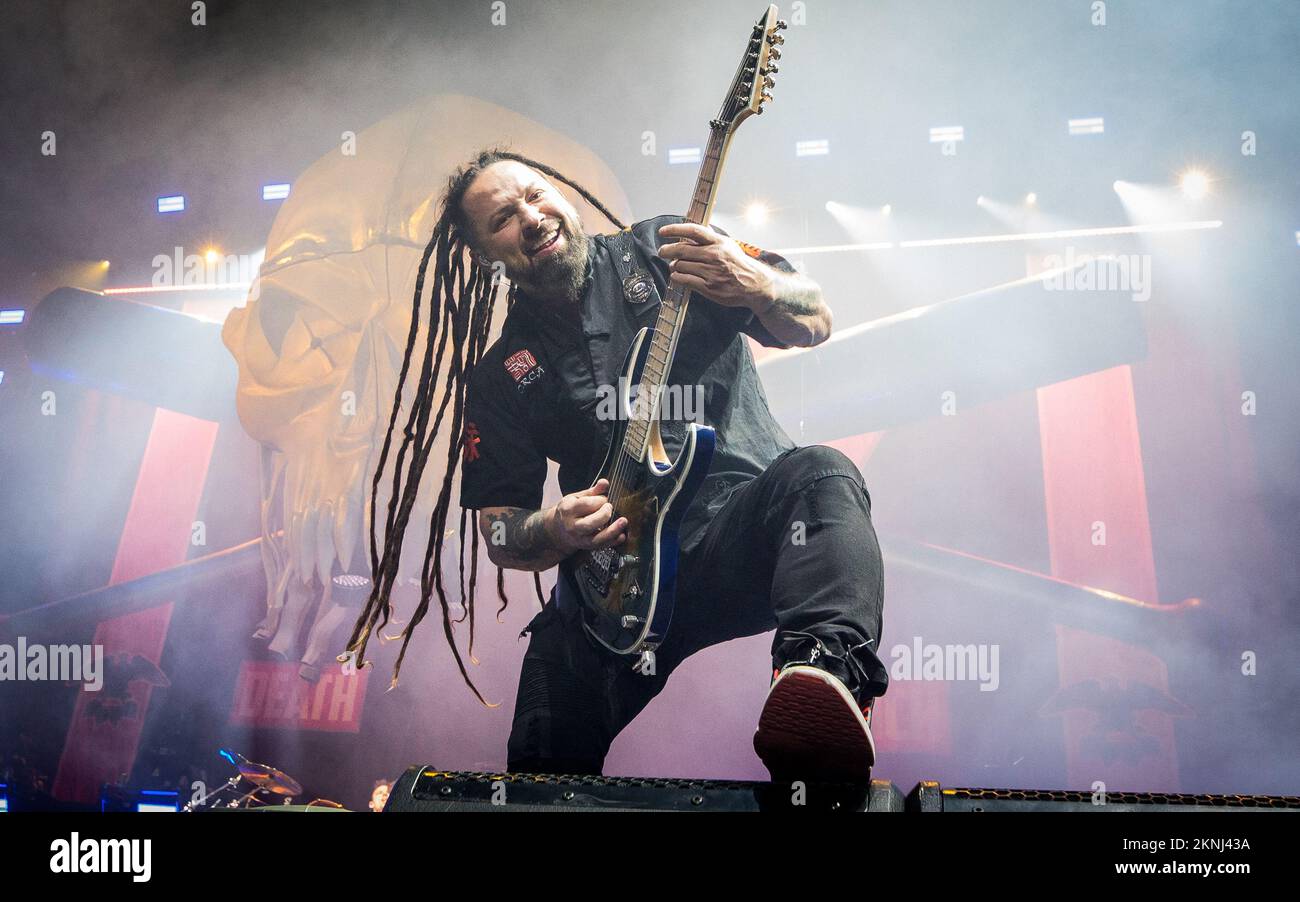 Zoltan Bathory von Five Finger Death Punch tritt live auf der Bühne auf Stockfoto