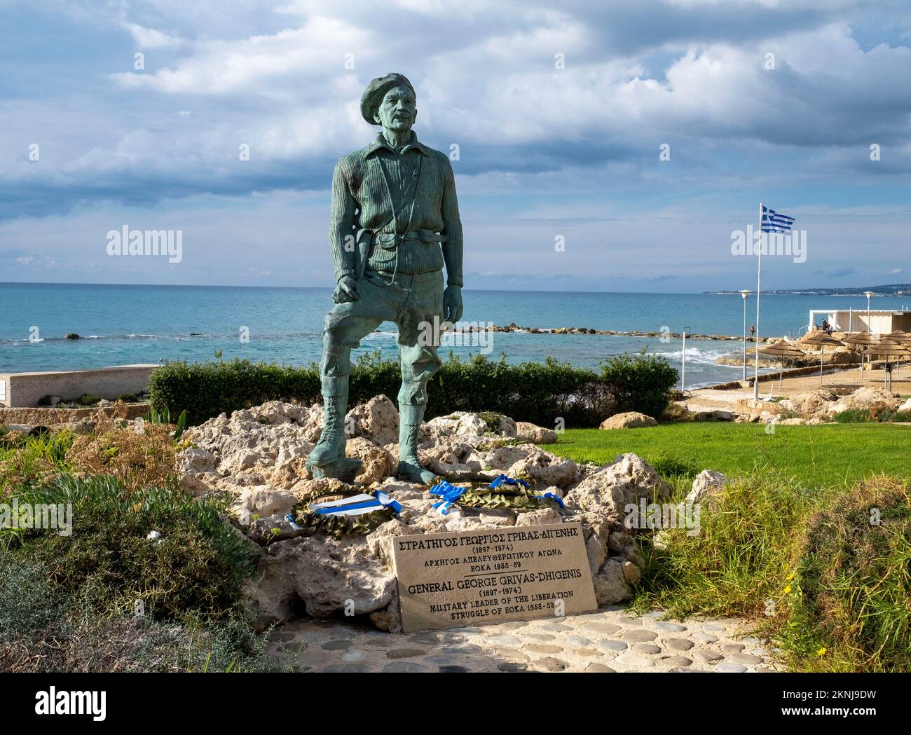 Statue von General George Grivas-Dhigenis, Führer des Befreiungskampfes des EOKA 1955-59 an der Küste von Chloraka, Paphos Zypern. Stockfoto