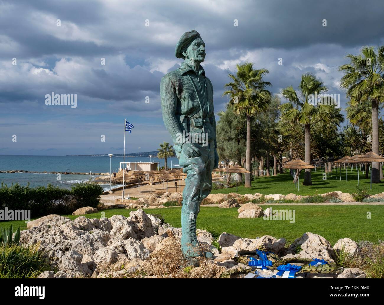 Statue von General George Grivas-Dhigenis, Führer des Befreiungskampfes des EOKA 1955-59 an der Küste von Chloraka, Paphos Zypern. Stockfoto