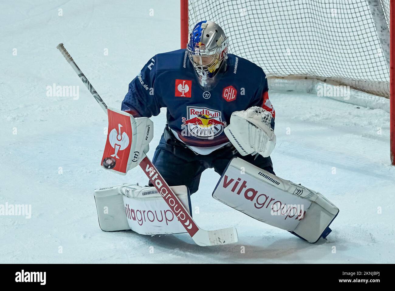 2022/23 Champions Hockey League | RB München gegen EV Zug. ALLAVENA Daniel (Red Bull München RBM72) Stockfoto